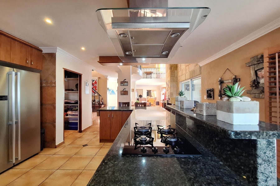 5 Bedroom Property for Sale in Golden Mile Western Cape